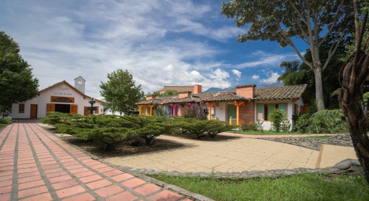 Termales El Otono Hotel La Enea Kültér fotó View of the Hacienda Santa Bárbara